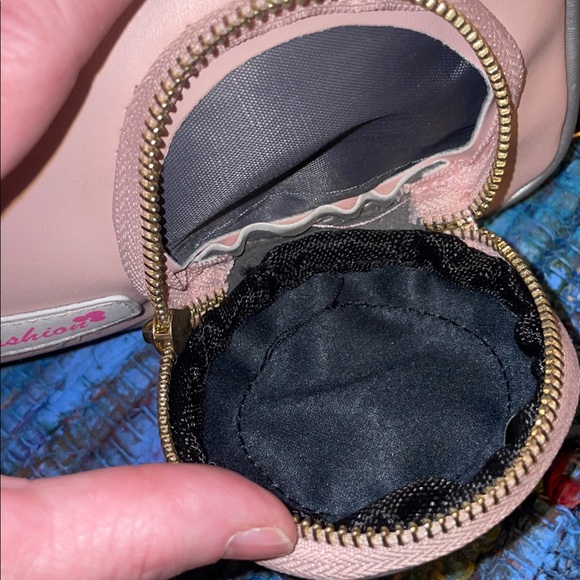 Camera Design Crossbody Bag - Picture 10 of 16